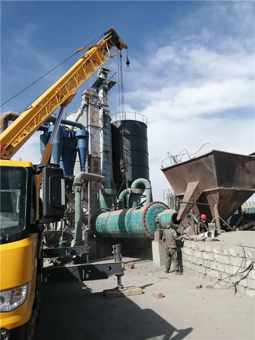怀化市设备搬运等各类工程项目中，吊车起着关键作用